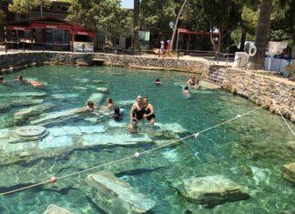 Doğu ile Batı Arasında